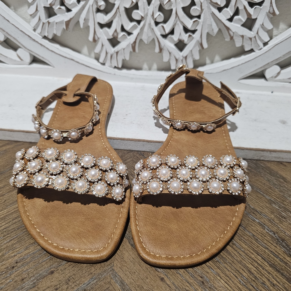 NEW Boutique Elegant Tan Sandals with Pearl Embellishments & Rhinestones Women 7 - Picture 5 of 7